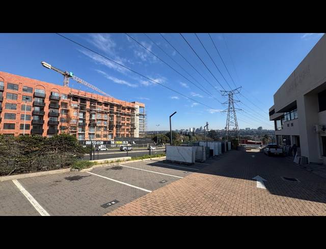 767M² SHOWROOM TO LET IN KRAMERVILLE